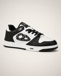 B57 low negro y blanco con inserto CD Oblique, puntera perforada y suela cupsole bicolor.