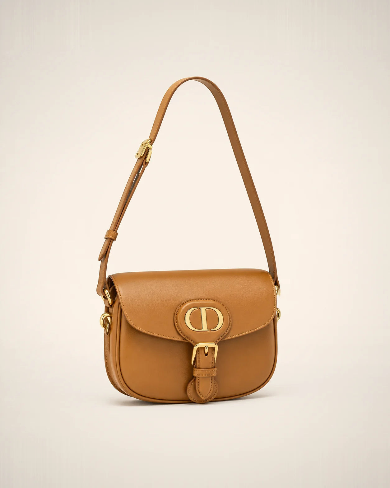 Dior Bobby Medium Brown, bolso de lujo de silueta reconocible.