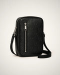 Bolsa crossbody compacta negra con monograma tonal.