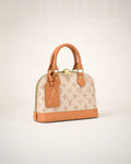 Louis Vuitton Alma BB Monogram, bolso de lujo de silueta reconocible.
