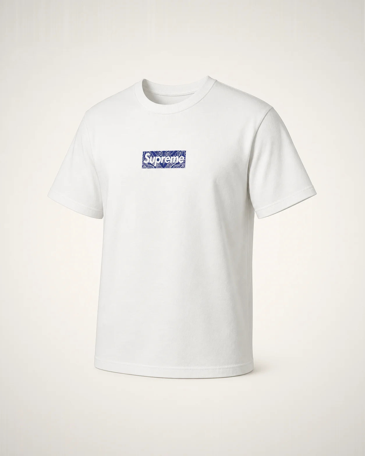 Playera blanca con Box Logo azul y morado.